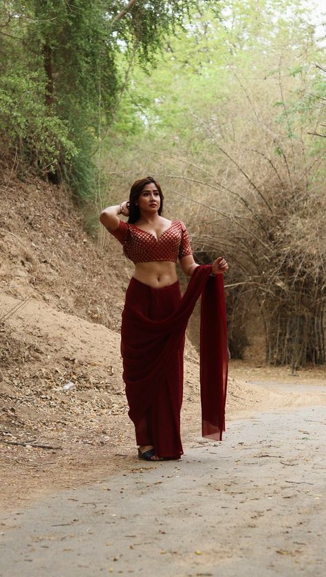 Sofia9 Official, Sofia Ansari, Saree Wearing Styles, Br Style, Hot Dresses Tight, Saree Models, Saree Trends, Couple Photography Poses, Pure Beauty