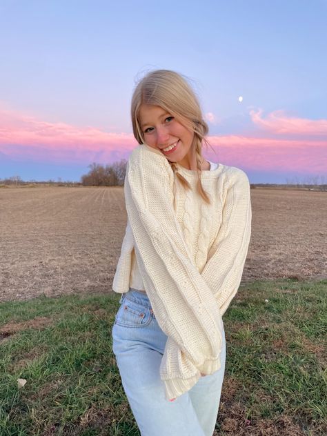 a fall outfit at sunset in minnesota Cream Sweater And Jeans Outfit, Cold Weather Instagram Pictures, Cute Sweater And Jeans Outfits, Sweater Photoshoot Picture Ideas, Lightwash Jean Outfits, Minnesota Outfits, Light Pink Sweater Outfit, Single Picture Poses, Senior Picture Outfits Fall