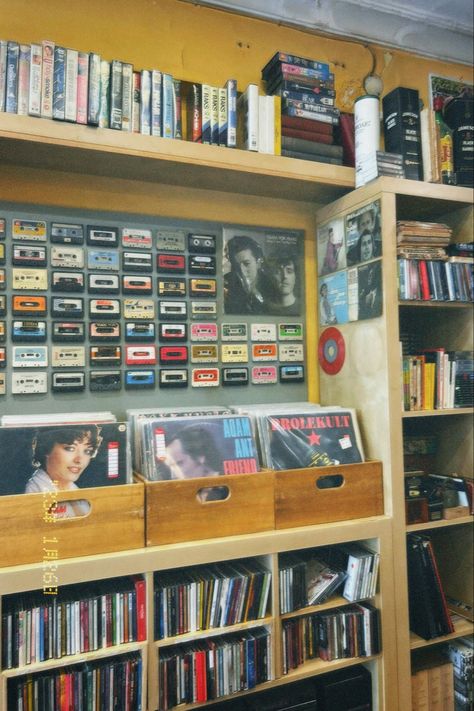 Japanese Record Store, Vintage Record Shop, Horror Bedroom, Vintage Record Store, Music Room Design, Record Crafts, Physical Media, Vinyl Record Store, Vinyl Vintage