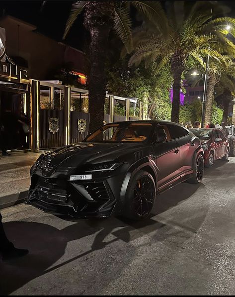 Lambo Urus Mansory, Range Rover Sport Black, Luxury Cars Audi, Dodge Charger Hellcat, Mercedes Benz Maybach, Dream Car Garage, Luxury Car Brands, Lux Cars, Fancy Cars