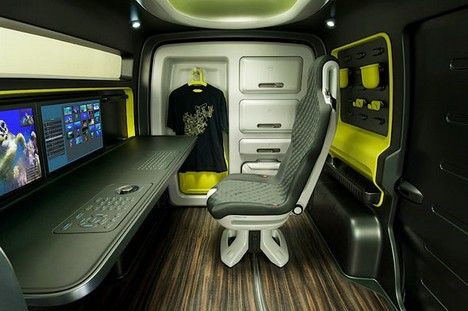 Nissan's New Mobile Office Just Perfect for TreeHuggers : TreeHugger Innovative Office, Nissan Nv200, Tokyo Motor Show, Mobile Office, Mini Camper, New Nissan, Renault Master, Van Interior, Camper Van Conversion