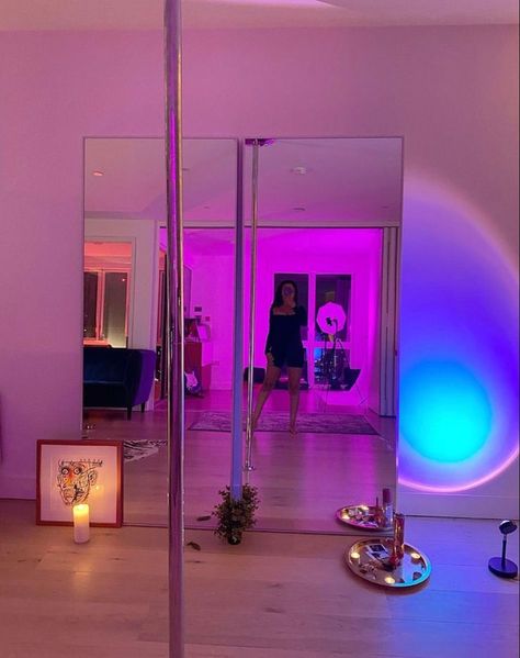 Dance Room Decor, Pole Room, Vibey Apartment, Home Dance Studio, Baddie Apartment Ideas, Baddie Apartment, Girl Apartment Decor, Dance Room, Dance Rooms