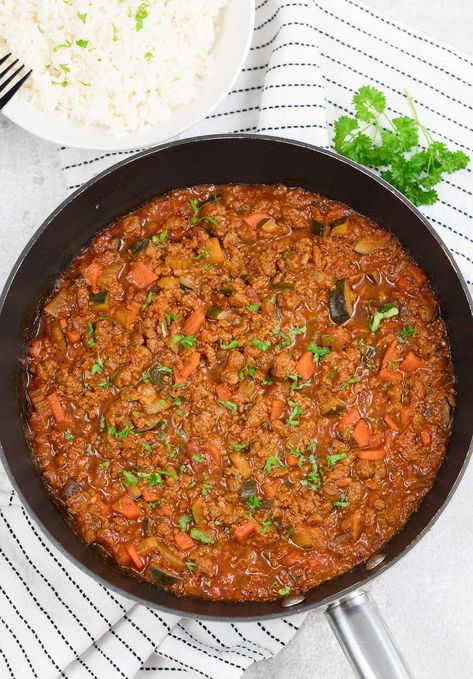 Easy Quorn Bolognese Quorn Bolognese, Bolognese Recipe, Cheesy Pasta, Bolognese Sauce, Vegetable Puree, Food Heaven, Meat Free, Fresh Veggies, Delicious Vegan Recipes