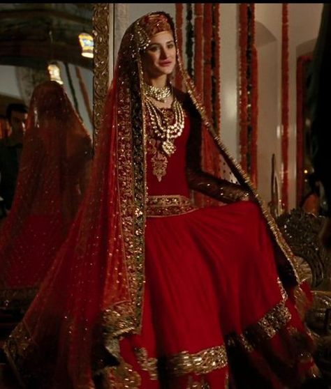 Pretty Kashmiri Bride! <3 Bridal Anarkali Suits, Muslim Wedding Dresses, Desi Bride, Indian Look, Indian Bridal Dress, Afghan Dresses, Pakistani Bridal Dresses, Indian Weddings, Wedding Dress Trends