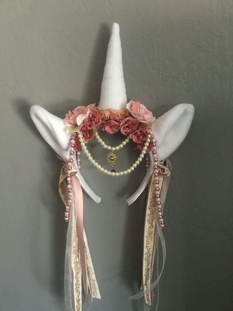 Unicorn Headpiece, Diy Fantasia, Bar Deco, Diy Outfits, Winter Holiday Crafts, Unicorn Halloween, Unicorn Crafts, Unicorn Costume, Unicorn Headband