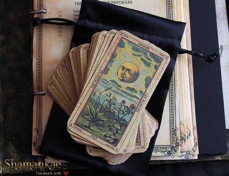 #Unique_Tarot_Decks #Tarot_Magic #Tarot_Guide #Esoteric_Art Unique Tarot Decks, Tarot Magic, Tarot Guide, Free Tarot Reading, Online Tarot, Old Cards, Free Tarot, Tarot Card Decks, Tarot Art