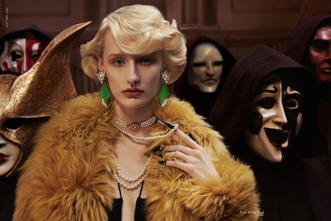 Gucci's Stanley Kubrick campaign infuses shots from The Shining, 2001: A Space Odyssey, Clockwork Orange & Eyes Wide Shut with FW22 clothing & adidas. Wendy Carlos, Stanley Kubrick Movies, Gucci Campaign, Barry Lyndon, Mert And Marcus, Eyes Wide Shut, Fall Bags, Victorian Costume, Guccio Gucci