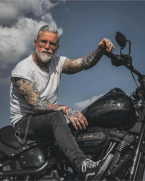 Luxury Bikes, Male Model Poses, Мотоциклы Harley Davidson, Biker Photography, Dog Breeds List, Black Label Society, Male Models Poses, Biker Men, Rugged Men