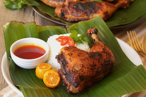 Asian Roasted Chicken, Roast Chicken Thigh Recipes, Chicken Inasal, Chicken Parts, Chicken Thigh Recipe, Barbecue Chicken Recipe, Honey And Soy Sauce, Roasted Chicken Thighs, Pan Fried Chicken