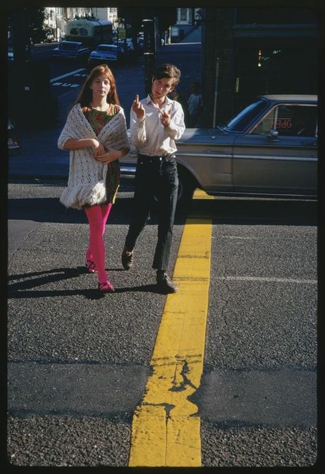 Two hippies crossing the street at Haight and Ashbury, the epicenter of the hippie counterculture movement. | 21 Photos That Will Transport You To San Francisco In 1967 Haight Street, Haight Ashbury, Retro Pop, 60s Fashion, Vintage Magazine, Flower Child, Summer Of Love, Hippie Style, Pop Culture