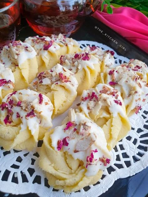 Eid Dessert Recipes, Eid Biscuits, Eid Table, Butter Biscuits Recipe, Recipe Categories, Pastries Recipes, Burfi Recipe, Eid Food, Biscuits Recipe