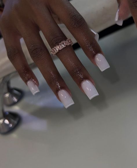 Short Milky White Nails Design, Milky White Nails With White Design, Outline Nails Square, Classy Nude Nail Designs 2024, Acrylic Pink And White Nails, Milky Acrylic Nails, Unique White Nails, Milky White Nail Ideas, White Winter Nails Acrylic