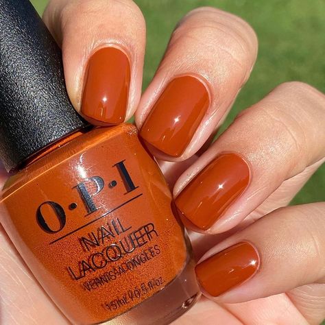 OPI on Instagram: “Rust, but make it fashion 💅@mylacqueredlife Shade: #MyItalianIsALittleRusty   #OPIObsessed #ColorIsTheAnswer #NOTD #NailSwag…” Fall Fingernails, Orange Manicure, Burnt Orange Nails, Cool Nail Art Designs, Shellac Nail Colors, Nails Grunge, Brown Nail Polish, Orange Nail Polish, Color Changing Nails