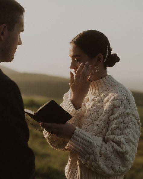 Elopement In Scotland, Isle Of Skye Wedding, Isle Of Skye Elopement, Cotswolds Elopement, Elopement Abroad, Wales Elopement, Fall Wedding Pics, Cozy Elopement, At Home Elopement