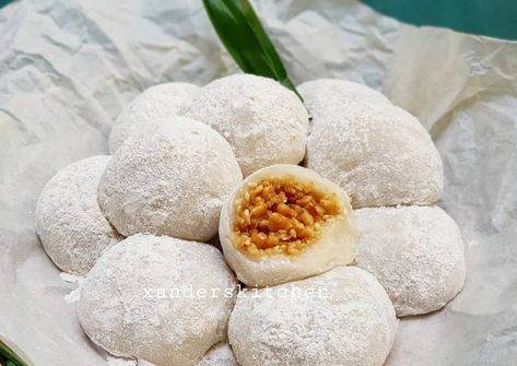 Kuih Lapis, Beras Ketan, Indonesian Recipes, Cake Recipes Easy Homemade, Steamed Cake, Food Banner, Indonesian Cuisine, Milk Cake, Traditional Cakes