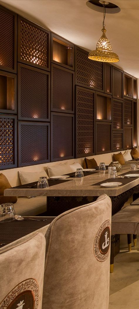 High End Indian Restaurant, Royal Restaurant Interior Design, Syrian Restaurant Design, Restaurant Interior Design Indian, Rajasthani Restaurant Interior, High End Restaurant Design, Luxury Restaurant Interior Fine Dining, Restaurant Interior Design Luxury, Restaurant Partition Design