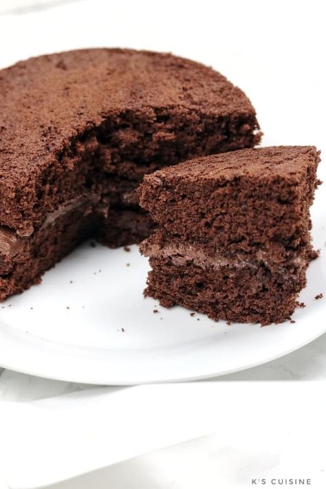 Easy Chocolate Sponge Cake Recipe - K's Cuisine Plus Chocolate Sponge Cake Recipe Easy, Plain Chocolate Cake, Foolproof Cake Recipe, Chocolate Sponge Cake Recipe, Sponge Cake Recipe, Chocolate Sponge Cake, Cake Simple, Smooth Cake, Sponge Cake Recipes