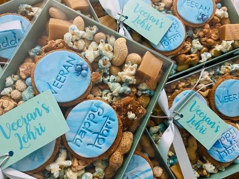 Lorhi Party Decoration, Lohri Packing Ideas, Lohri Gift Packing Ideas, Lohri Cake Ideas, Lorhi Party, Lohri Celebration Ideas, Lohri Decoration Ideas, Lohri Decoration, Personalised Cookies