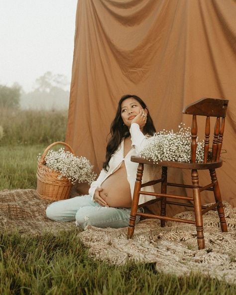 When your client gives you all the creative freedom 🥹! Loved how these turned out! I love all the maternity sessions I’ve been shooting lately 💕 The fog in the back adds such a cool touch 😍 we got poured on the night before 😅 🌧️ #maternityphotography #maternityphotoshoot #maternity #maternityshoot #flphotographer #tampaphotographer #stpetephotographer #unscriptedposingapp #gpresets #ignitedmotherhood #motherhoodunplugged #creativephotography #familyof6 #familyphotography Maternity Photography Clothesline, Painting Maternity Photos, Maternity Pictures White Backdrop, Artistic Maternity Shoot, Cherry Blossom Maternity Shoot, Maternity Shoot Inspiration, Creative Maternity Shoot Ideas, Editorial Maternity, Spring Maternity Photos