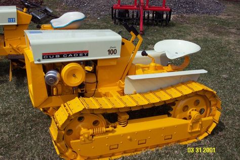 Mudding Trucks, Simplicity Tractors, Earthmoving Equipment, Cub Cadet Tractors, John Deere Garden Tractors, Garden Tractor Pulling, Yard Tractors, Lawn Mower Repair, Homemade Tractor