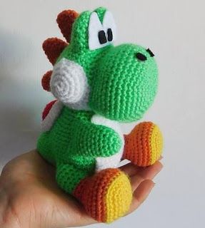 PATRONES AMIGURUMI GRATIS: PATRON GRATIS YOSHI | SUPER MARIO BROS AMIGURUMI 4... Yoshi Amigurumi, Yoshi Super Mario, Mario Crochet, Pikachu Crochet, Owl Crochet Patterns, Baby Doll Pattern, Plush Pattern, Crochet Doll Pattern, Doll Pattern