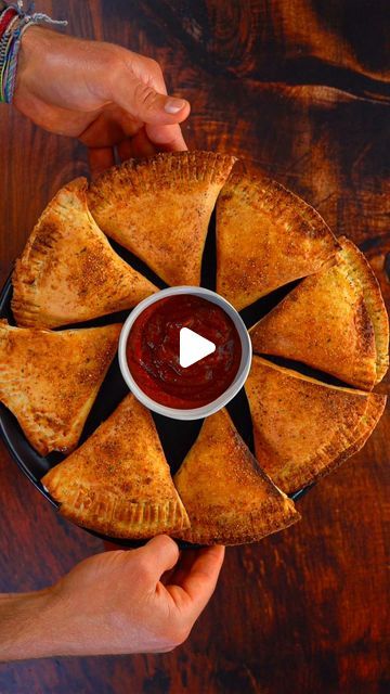 316K views · 26K likes | Zach Rocheleau on Instagram: "🍕 102 Cal Pepperoni Pizza Pockets  📍 These Pepperoni Pizza Pockets are only 102 calories with 8.5g protein per! And this pockets concept is a game changer regardless! Super customizable!  ✅ Macros for each Pizza Pocket: 102 Cals, 8g Carbs, 4g Fat, 8.5g Protein  ✳️ Ingredients (makes 10): 5 Low Carb Tortillas (I used La Banderita one’s) 1 Bag Turkey Pepperonis 74g Part Skim Mozzarella Oregano Basil Cooking Spray Garlic Powder  ❇️ Directions: 1️⃣ Cut your pepperonis in half. Then add to a bowl with your mozzarella, basil and oregano. Mix. 2️⃣ Now here’s the cool part. Cut your tortilla in half. Then I highly suggest watching the video for this part. Really hard to explain via text. 3️⃣ Once pockets are done, spray with non stick cookin Pepperoni Pizza Pockets, Yummy Low Calorie Meals, Zach Rocheleau Recipes, Tortilla Pockets, Zach Rocheleau, Pepperoni Recipe, Pizza Tortilla, Pizza Pocket, Pizza Sticks