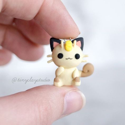 Polymer clay kawaii meowth pokemon charm Meowth Pokemon, Diy Squishy, Clay Pokemon, Fimo Kawaii, Clay Kawaii, Crea Fimo, Polymer Clay Kawaii, Pola Amigurumi, Clay Diy Projects