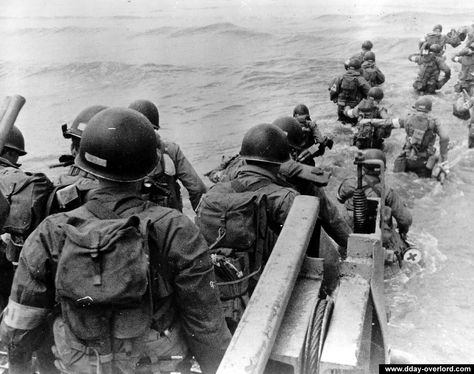 June 1944, Utah Beach, US 4th Infantry Division. Utah Beach, D Day Normandy, 4th Infantry Division, Operation Overlord, Greatest Generation, D Day Landings, Ww2 Photos, Landing Craft, Wwii Photos