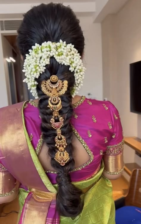 Muhurtham Back Hairstyle, Marriage Bridal Hairstyle, Hairstyles Traditional Indian Saree, Valakappu Hairstyle, Muhurtham Jadai Hairstyle, Messy Braided Hairstyles Indian Wedding, South Indian Engagement Hairstyles, South Indian Wedding Hairstyles For Long Hair, South Indian Bride Hairstyle Engagement