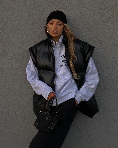 𝖇 𝖊 𝖙 𝖍 𝖆 𝖓 (@bethanmccoy) • Instagram photos and videos Buffer Vest, Leather Puffer Vest, Vest Jackets, Vests Women, Streetwear Coat, Zipper Neck, Nyc Fits, Leather Waistcoat, Leather Puffer