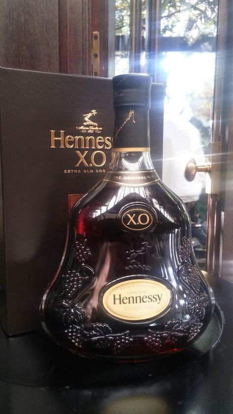 Hennessy Cognac XO  www.hennessy.com  #SouthAfrica #Wine #Gauteng #CapeTown #Durban #Farmall #Zandspruitroad #winebar #bar #Sommelier #MiguelChan White Hennessy, Ballantines Whisky, Hennessy Cognac, Hennessy Xo, Vodka Packaging, Liqueur Drinks, Pretty Alcoholic Drinks, Alcohol Bar, Nightclub Design