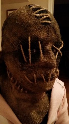 Cheeseweasel's Homemade Burlap Mask from Halloween Forum.  Creepy! Burlap Mask, Scarecrow Mask, Strašidelný Halloween, Halloweenský Makeup, Creepy Masks, Creepy Halloween Costumes, جوني ديب, Halloween Creatures, Halloween Forum