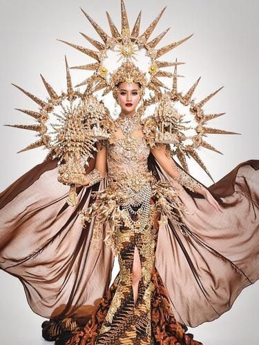 London Fashion School, Recycled Gown, Pageant Costumes, Thailand Fashion, Thai Clothes, 17 Agustus, Carnival Costume, Batik Fashion, Theme Dress