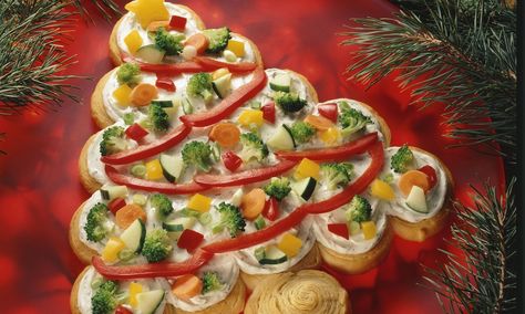 Tree-Shaped Crescent Veggie Appetizer recipe and reviews - What do you get when you combine Pillsbury* Crescents with fresh veggies and cream cheese? The answer: This colourful veggie-topped Crescent Roll Fruit Pizza, Cold Veggie Pizza, Veggie Appetizers, Appetizer Buffet, Baked Rolls, Veggie Pizza, Fruit Pizza, Christmas Foods, Veggie Tray