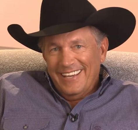 George Strait Selfie, Credit Card App, King And Country, George Strait, King George, Girl Scouts, Good Looking Men, Country Music, How To Look Better