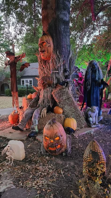 Scary Haunted House Ideas, Powerpuff Girls Halloween, Haunted House Ideas, Backyard Halloween Party, Creepy Halloween Props, Outside Halloween Decorations, Creative Halloween Decorations, Scary Halloween Decorations Diy, Scary Haunted House