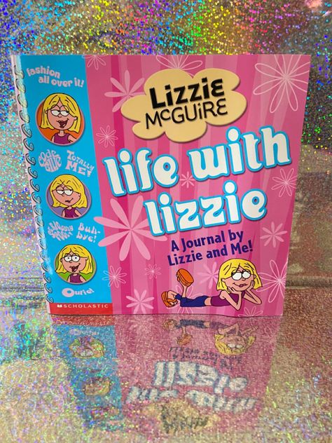 Lizzie Mcguire Classroom, Lizzie Mcguire Room Decor, 2000s Lizzie Mcguire, Y2k Lizzie Mcguire, Lizzie Mcguire Poster Cartoon, 90s Tv Shows, 90s Tv, 7th Heaven, 90s 2000s