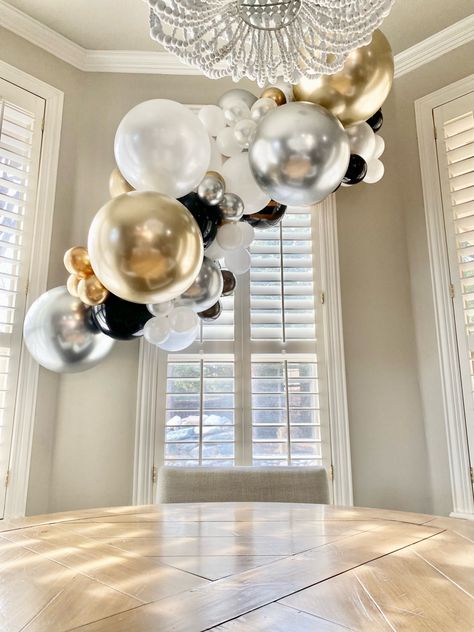 New Years Eve Balloon Garland, Nye Balloon Garland, New Years Balloon Garland, New Year’s Eve Balloons, New Year’s Eve Balloon Garland, New Years Eve Balloon Back Drop White, Nye Balloons, Deco Ballon, 30th Bday