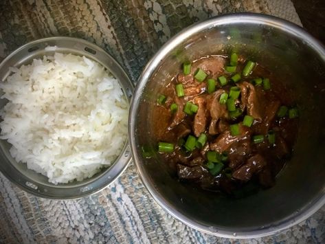 Electric Lunchbox #19: Mongolian Beef – At Home With Theresa Lunch Crockpot Recipes, Crockpot Lunch, Bento Box Recipes, Box Recipes, Diy Cooking, Mongolian Beef, Bento Recipes, Chinese Recipes, Lunch To Go