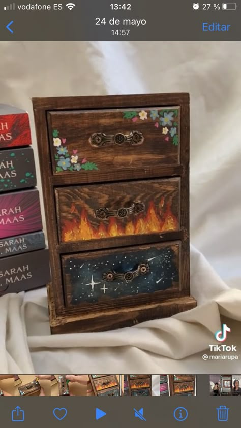 Acotar Room Aesthetic, Acotar Craft Ideas, Diy Bookish Decor, Velaris Decor, Bookish Decor Diy, Acotar Home Decor, Acotar Room Decor, Acotar Dresser Painting, Acotar Bookshelf Decor