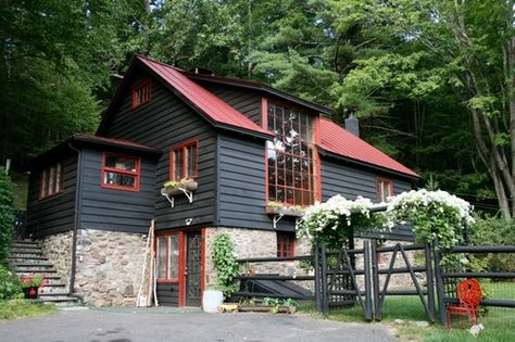 Woodstock Cottage • Mt. Tremper, NY • Sleeps 8 Red Roof House Colors, Red Metal Roof, Exterior Paint Colours, Red Roof House, Metal Roof Houses, Cabin Exterior, The Catskills, Red Cottage, Cottage Exterior