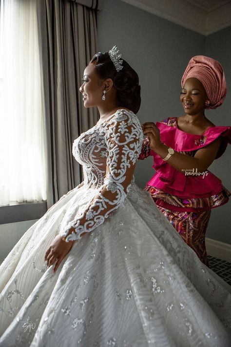 Traditional Couple, Nigerian Wedding Dresses Traditional, Latest Wedding Gowns, Bridesmaid Poses, Nigerian Wedding Dress, Black Brides, Wedding Dress Types, Wedding Dresses Princess Ballgown, Extravagant Wedding