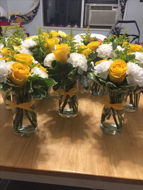 Yellow Rose Table Centerpieces, Yellow Roses Table Decor, Simple Yellow Flower Arrangements, Yellow And White Floral Centerpieces, Yellow Rose Centerpieces Wedding, Yellow And White Centerpieces Simple, Yellow Flower Party Decorations, Yellow Flower Centerpieces Simple, Yellow Table Centerpieces