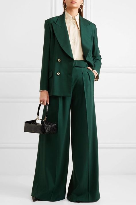 Emerald Green Womens Suit, Womens Suit Fashion, Womens Green Suit, Green Suit Outfit, Double Breasted Blazer Outfit Women, Emerald Green Outfit, Green Suit, Woman Suit Fashion, Business Dress