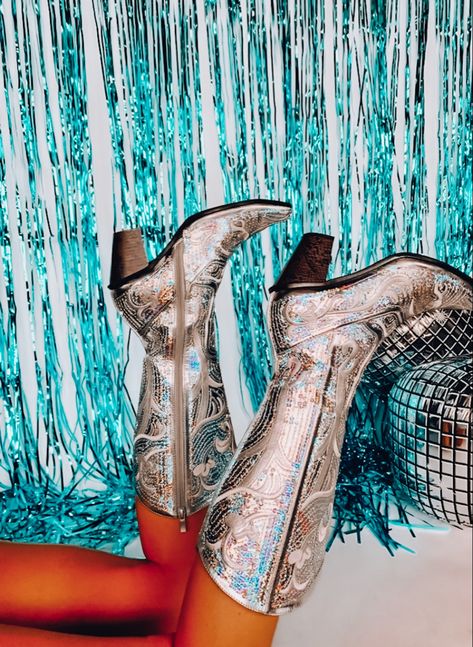 Cowgirl Glam Aesthetic, Retro Glam Aesthetic, Space Cowgirl Aesthetic, Sparkly Cowboy Boots, Sparkly Cowgirl Boots, Disco Cowgirl Aesthetic, Glam Cowboy, Disco Desert, Nashville Airbnb