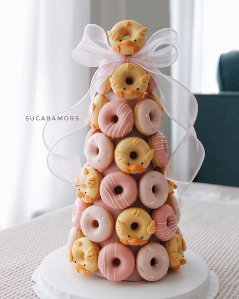 SugarAmors | Quackkk 🐤Duckling Donut Tower | Instagram Donut Tower Cake Birthday, Choux Tower, Donat Tower, Donut Dessert Table, Turkey Desserts, Dessert Tower, Poppy Birthday, Donut Tower, Doughnut Holes