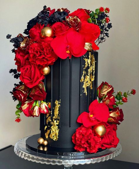 Floral Cake Birthday, Black And Gold Cake, Barrel Cake, Black Cake, 40th Birthday Cakes, Creative Birthday Cakes, Dream Cake, Floral Cake, Occasion Cakes