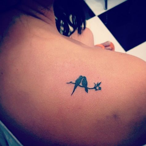 Love Birds Small Bird Tattoos, Delicate Tattoos For Women, Vogel Tattoo, Tattoo Zeichnungen, Small Girl Tattoos, Inspiration Tattoos, Bff Tattoos, Delicate Tattoo, Cute Tiny Tattoos