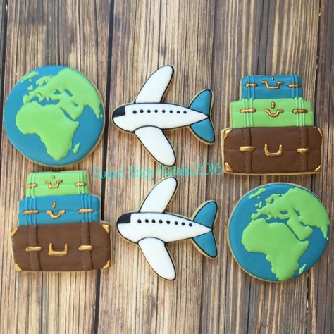 Looking for holiday gifts for travelers? From jewelry to luggage and more, this gift guide for female travelers is sure to provide some inspiration Whimsical Desserts, Fort Party, Travel Cookies, Airplane Cookies, Gifts For Travelers, Travel Baby Shower Theme, Baby Shower Sweets, Travel Baby Showers, Cookie Decoration