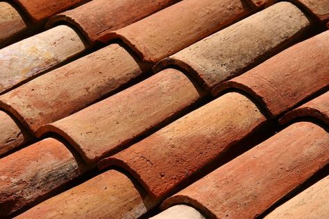 Here Are Some Tips on How to Install Clay Roof Tile in 7 Easy Steps Roof Tiles Design, Nature Homes, Solar Tiles, Roll Roofing, Terracotta Roof Tiles, Roofing Tiles, Cool Projects, Clay Roof Tiles, Clay Roofs